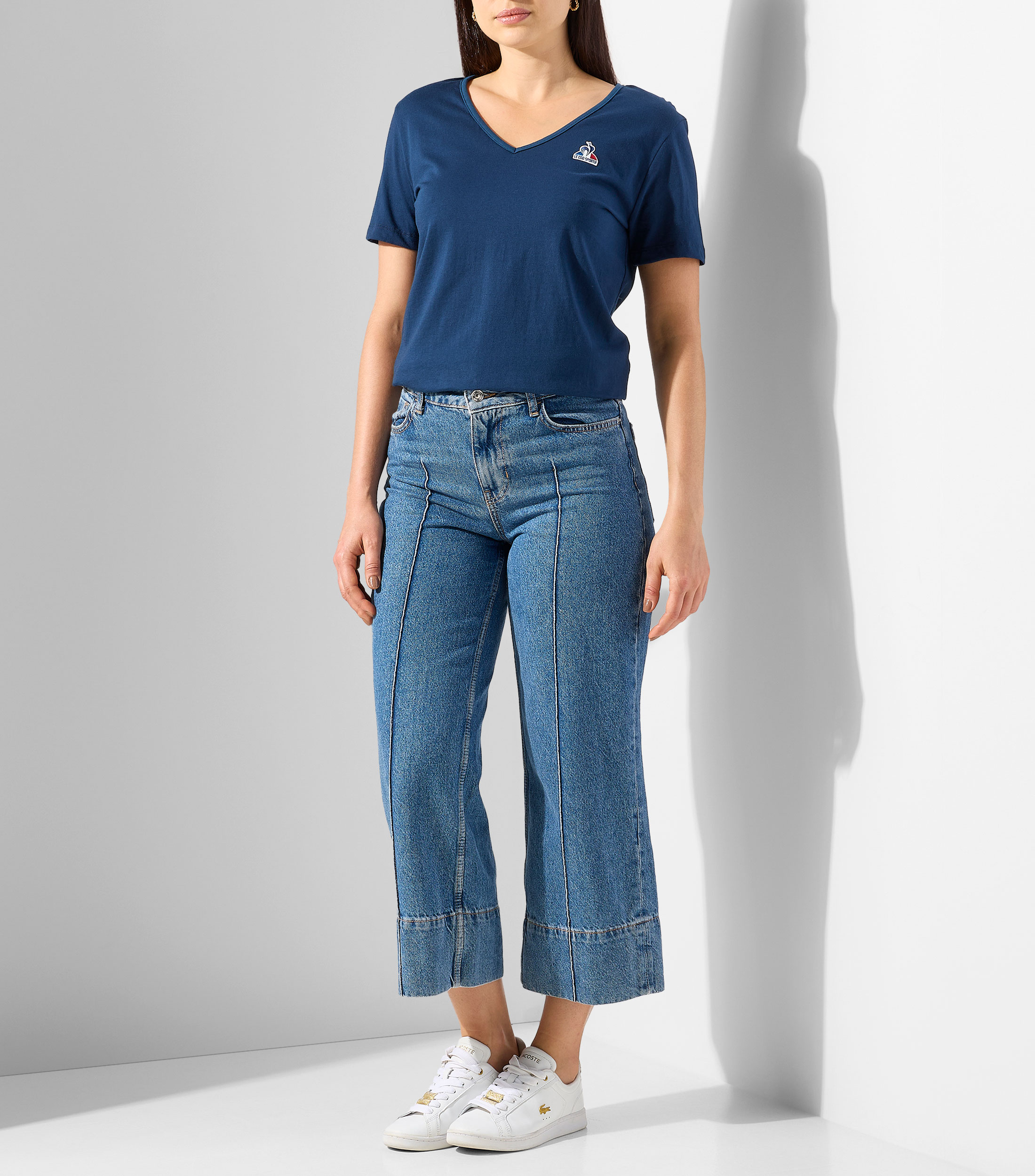 Playera cuello V manga corta Mujer